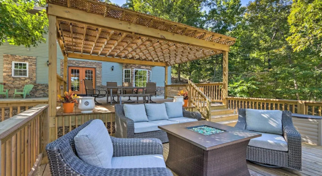Коттедж Dock & Jet Ski Slip: Lakeside Sunrise Beach Home!