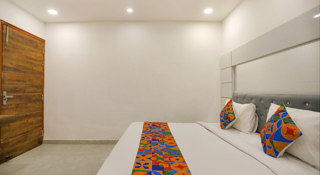 Номер Deluxe FabHotel F9 Noida Sector 27