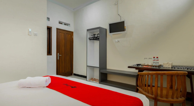 RedDoorz Plus near Balai Kota Batu 2