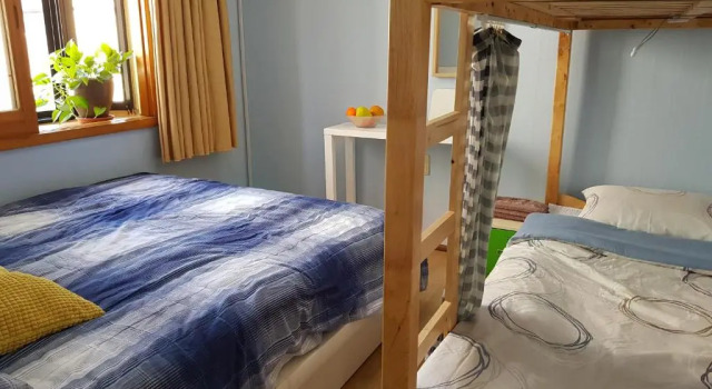 Кровать в общем номере (мужской номер) Tongyeong Episode Guesthouse