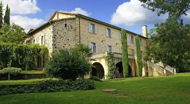 Holiday Home in Ardèche near Château de Ventadour, Забронировать Дом для отпуска Виллы Овернь-Рона-Альпы, Вилла