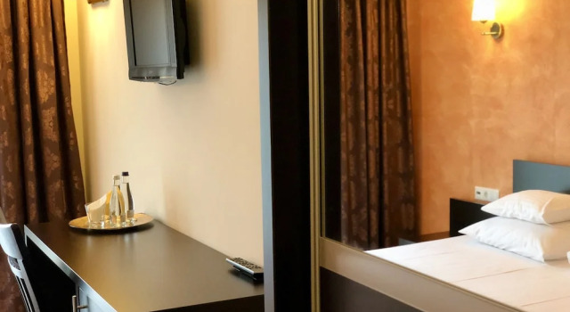 Queens Hotel, Rezervovat Hotel Hotely v Sălaj se snídaní, Snídaně