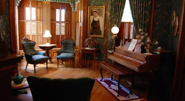 Squiers Manor B&B, Varaa Bed and Breakfast Maquoketa Iowa