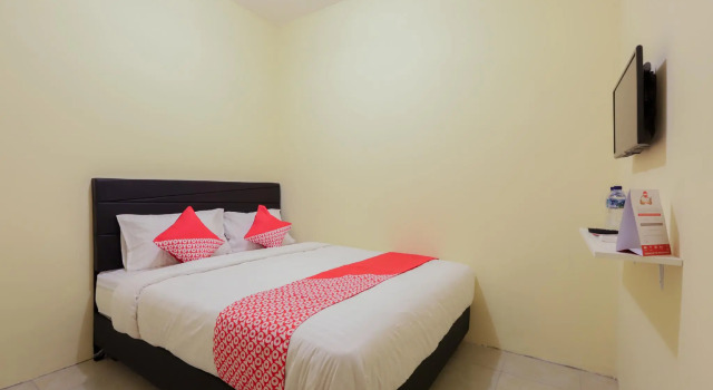 RedDoorz near Universitas YARSI, Prenota Hotel Cempaka Putih Giacarta