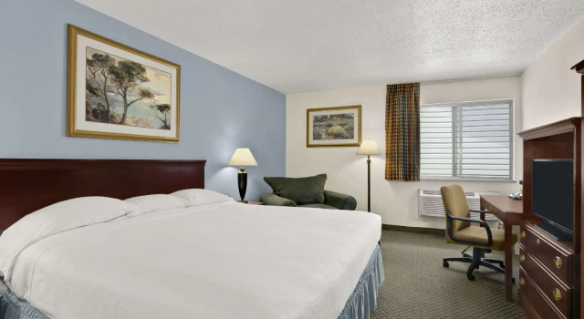 Двухместный люкс Super 8 by Wyndham Washington