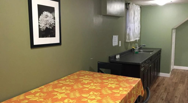 Private Rooms in Central Edmonton, Rezerwuj Pensjonat Pensjonaty w Alberta, Pensjonat