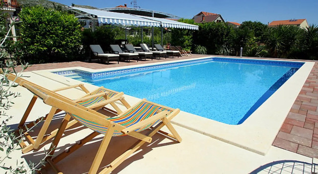 Apartment Mare Ammoudi 36463, Buchen Sie Ferienwohnung Hotels in Gespanschaft Split-Dalmatien mit Pool, Schwimmbad