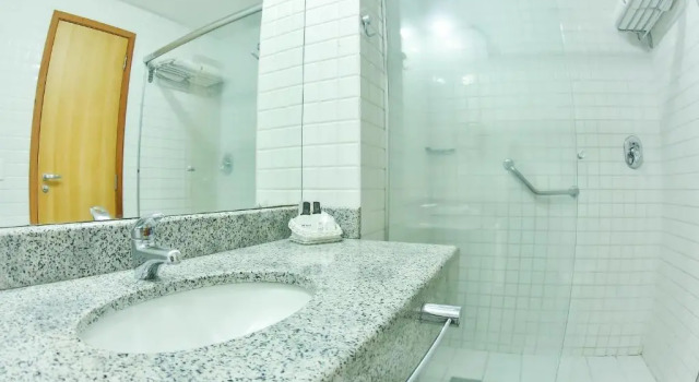 Трёхместный номер Deluxe Victory Business Hotel