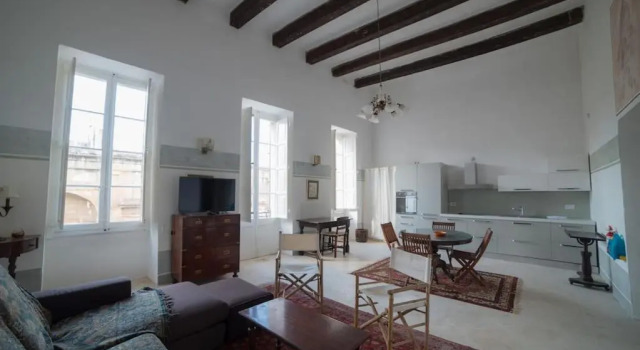 HT3 - Quirky Apartment with Roof Terrace