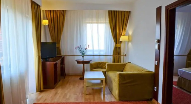 Hotel Miraj, Rezerwuj Hotel Ramnicu Valcea 