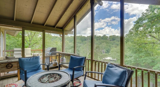 Коттедж Walk to Lake: Osage Beach Home w/ Grill!