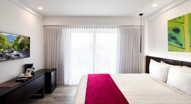 Двухместный номер с балконом R Hotel Kingston