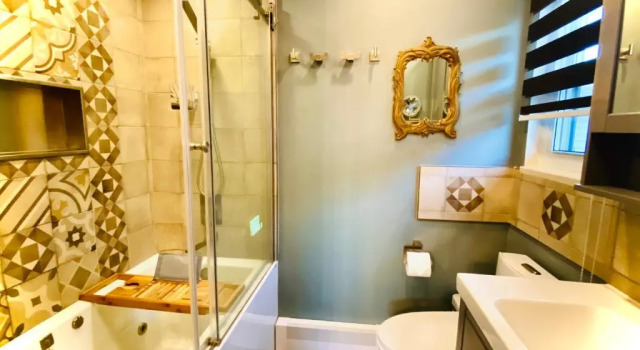 Номер Superior Neocolonial Nouveau Kensington Vacation Home