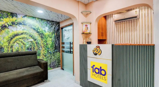 Hotel Omkar & Lodging - Phoenix Market City, Забронировать Отель Отели штата Махараштры 3 звезды, 3*