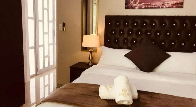 The Madam Herself B&B, Rezervasyon Bed and Breakfast Westville Durban