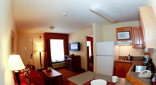 Home-Towne Suites Auburn, จอง โรงแรม ออเบิร์น แอละแบมา