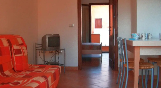 2 Bed Flat - Sleeps 4 - Garden - Parking - Wifi