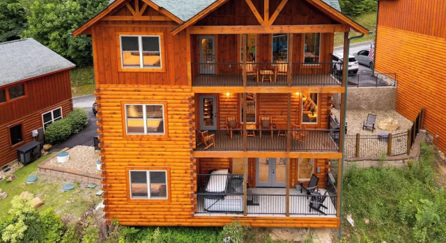 All Fun & Games by Avantstay Indoor Pool, Game Room, Theater, Mountain Views Near Pigeon Forge & Dollywood