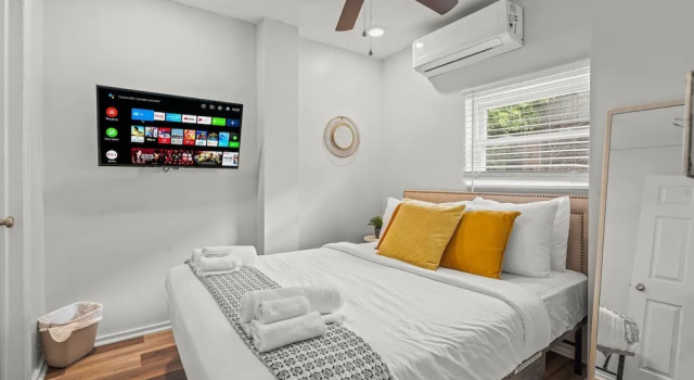 East Passyunk Trendy Apartment