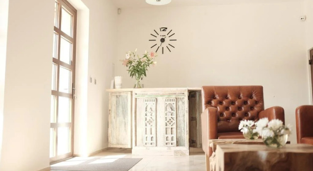 HARDY - Cognac & Pension, Забронировать Отель Вальтице Lednicko - Valticky areal, рядом с Colonnade na Reistně