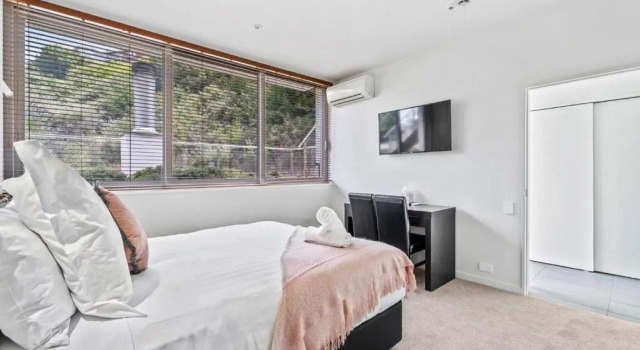 Tranquil Modern Studio, Забронировать Отель Куинстаун 