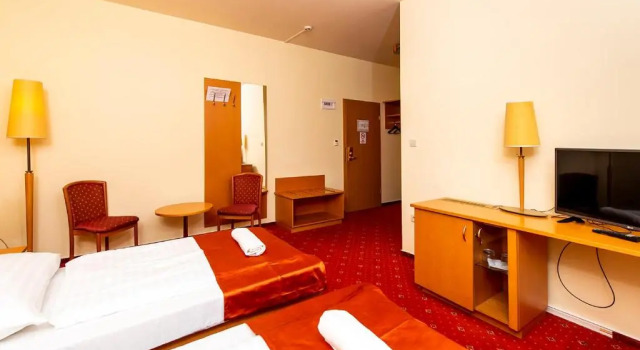 Gastland M0 Hotel és Étterem, Varaa Hotelli Szigetszentmiklos Budapest