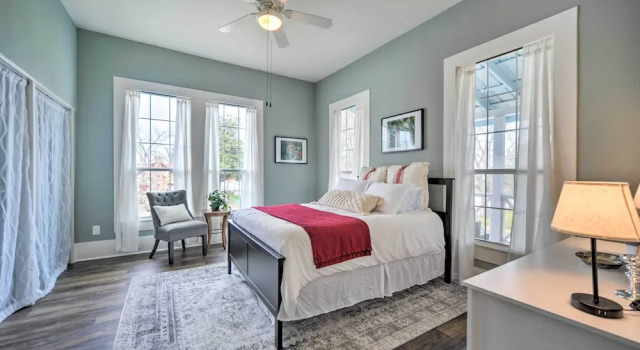 Spacious Abode, Walk to Texas Heroes Square!, Reserva ahora Casa o chalet Gonzales Texas