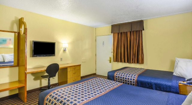 Четырёхместный номер Standard Rodeway Inn Metairie - New Orleans West