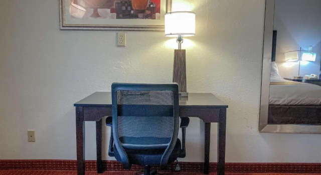 Люкс Motel 6 Elkhart, IN