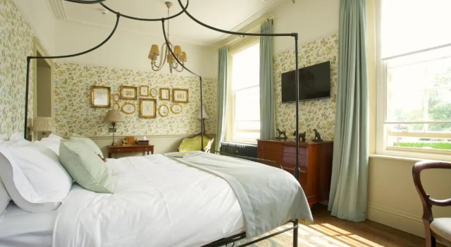Crown Hotel
