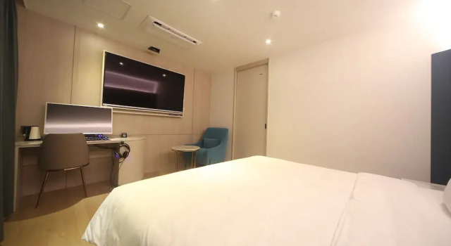 Номер Luxury Пентхаус H Avenue Hotel Minam
