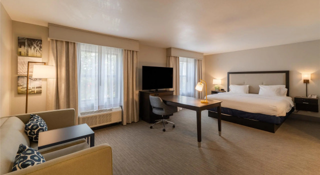 Двухместный люкс Hampton Inn & Suites-Florence Downtown