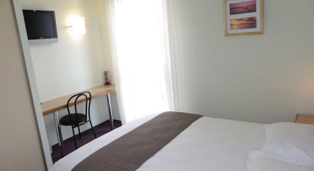 Hotel Restaurant Les Chataigniers, Забронировать Отель Отели Прива с парковкой, Парковка