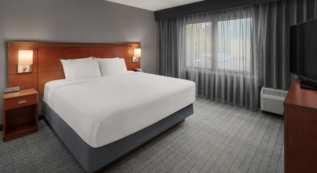 Шестиместный люкс c 1 комнатой Courtyard by Marriott Portland Beaverton