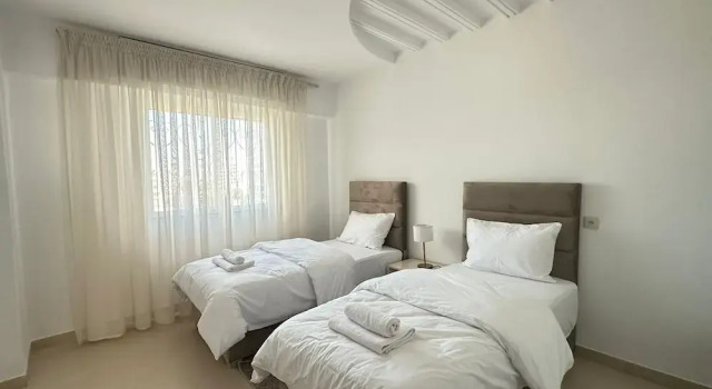 SHRTSTAYS Guesthouse, Rezerwuj Bed and Breakfast Hotele w Tanger-Tetouan z parkingiem, Parking