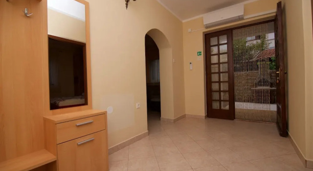 Apartments Enna, Забронировать Апартаменты/квартира Отели Мали-Лошиня с парковкой, рядом с Mali Losinj Ferry Port, Парковка