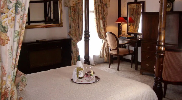 Номер Deluxe с балконом London Elizabeth Hotel
