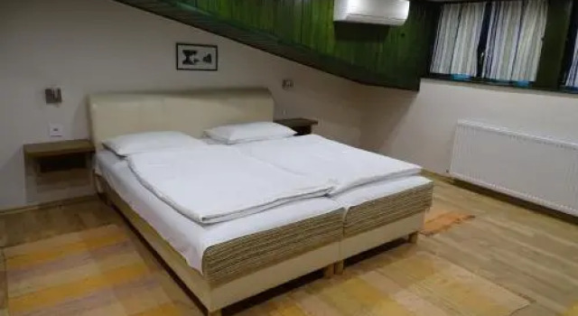 Alabárdos Panzió és Apartmanház, Rezervovat Hotel Ostřihom 