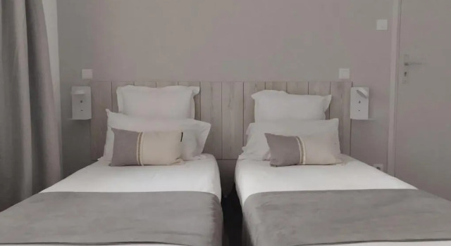 Двухместный номер Superior Logis Hôtel Le Vanséen