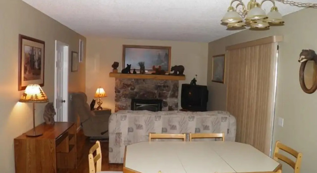Коттедж 3832 Regina Rd.