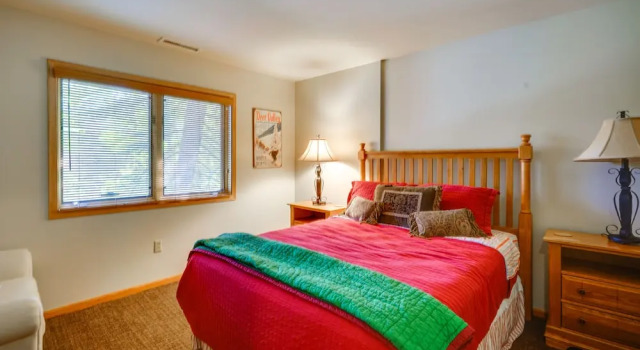 Pet-friendly Park City Condo w/ Private Hot Tub!, Varaa Huoneisto Deer Valley 