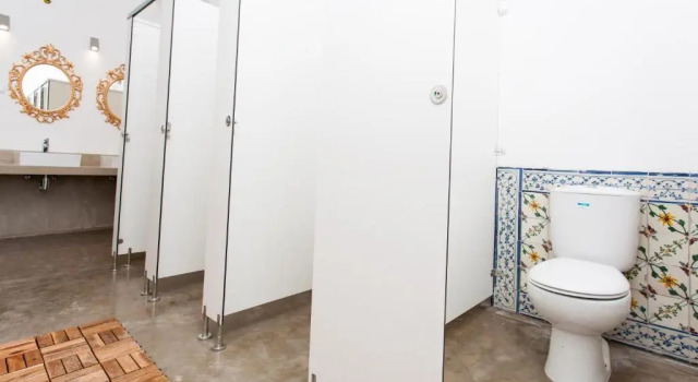 Кровать в общем номере (женский номер) Lost Inn Lisbon Hostel