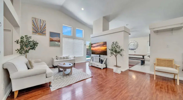 Коттедж @marbella Lane - 4BR Lavish Castle Retreat