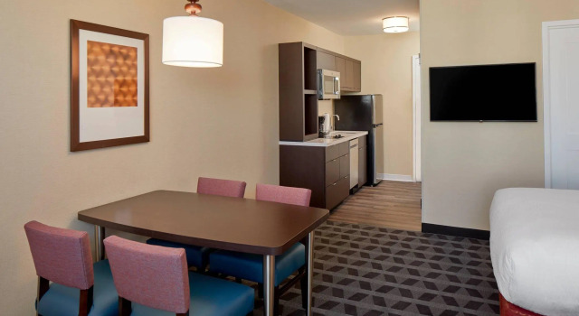 Четырёхместная студия TownePlace Suites by Marriott Columbus North - OSU