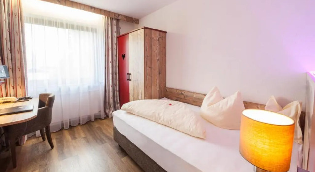 Номер Standard Raffls Hotel