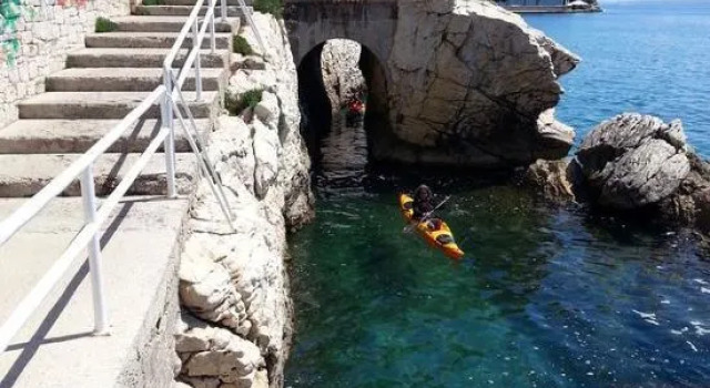 Kameni Val, Prenota Hotel Splitska 