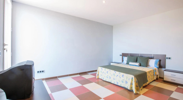 MOSAIC - Cosy chalet with beatiful terraces and porche near the sandy beach. Free WiFi, Prenota Chalet Ville a Maiorca, Villa