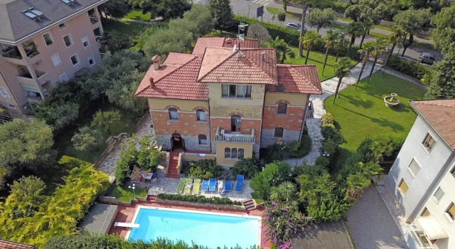 Villa Barbara in Desenzano del Garda, Забронировать Вилла Дезенцано-дель-Гарда озеро Гарда