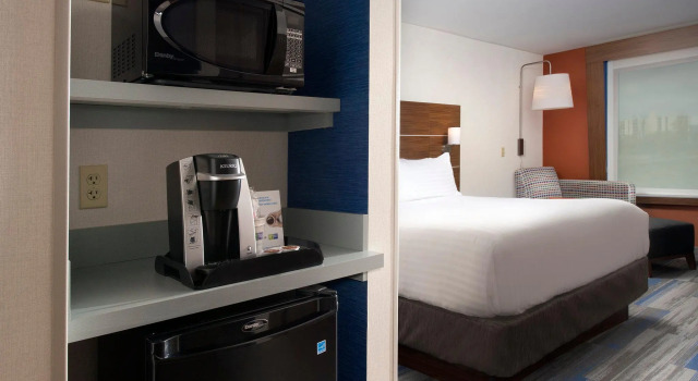 Номер Standard Holiday Inn Express & Suites Altoona by IHG