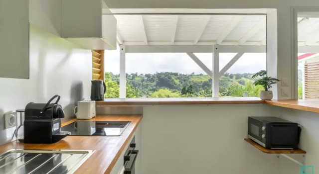 Superbe appartement avec terrasse vue nature - Julyan House, Rezerwuj Apartament Hotele w Basse-Terre z parkingiem, Parking